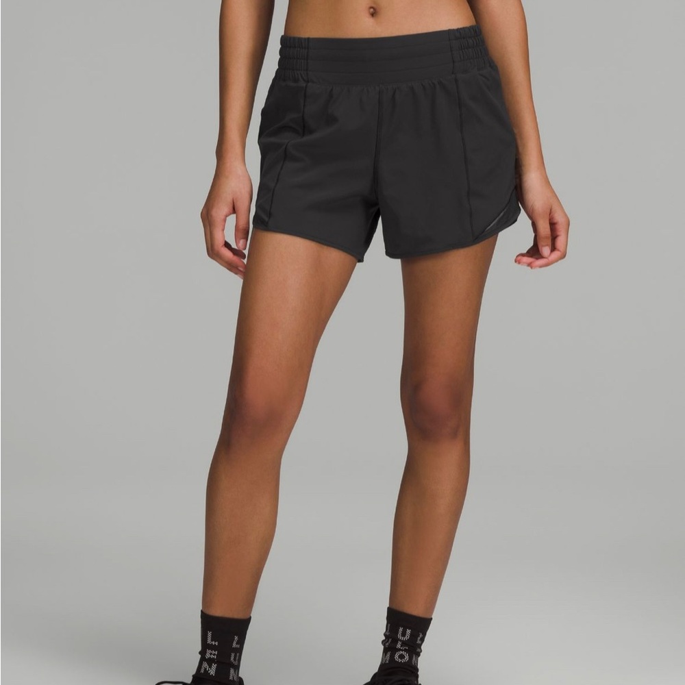 Lululemon Brand new with out tags size 8 tall hotty hot shorts 4” black camo